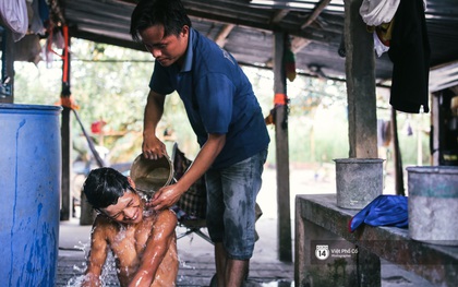 Có một người chồng như thế: Ở rể, không sinh con, dành hết thời gian nuôi mẹ vợ và 3 đứa cháu tật nguyền của vợ