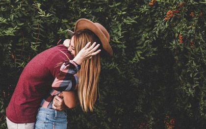 Đâu phải trai đẹp mới lăng nhăng, đàn ông có xấu vẫn lăng nhăng như thường