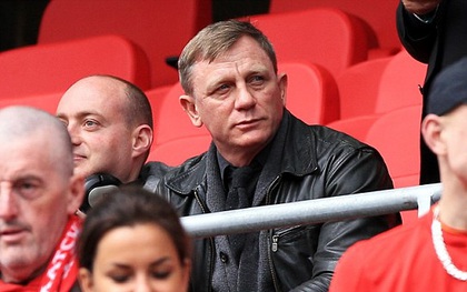 "Điệp viên 007" Daniel Craig dự khán trận derby Merseyside