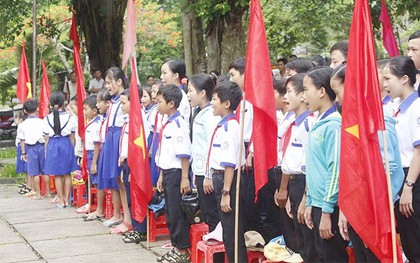 (Hy hữu) Hơn 200 học sinh không được khen thưởng vì hiệu trưởng... chưa được bổ nhiệm lại