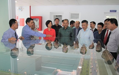Đoàn đại biểu cấp cao Lào đến thăm nhà máy Vinamilk