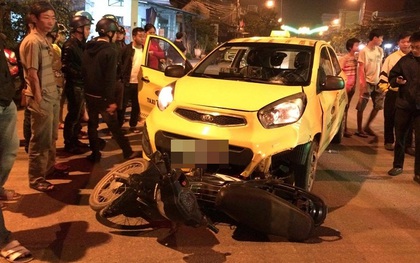 Quảng Nam: Tài xế taxi kéo lê xe máy trong đêm, 2 thanh niên trọng thương