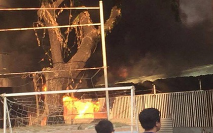 Cháy nhà xe, hàng trăm sinh viên tháo chạy tán loạn khỏi kí túc xá trường ĐH Y Dược TP.HCM