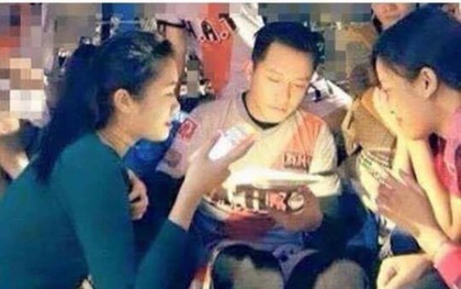 Tuấn Hưng lên tiếng về bức ảnh được cho là đang sử dụng chất kích thích cùng fan hâm mộ