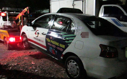 Người đàn ông không mặc quần tử vong bí ẩn trong xe taxi 4 chỗ ở Sài Gòn