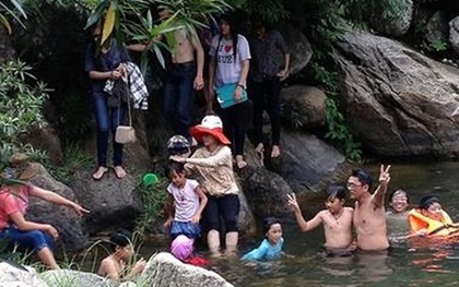 Quảng Nam: Trượt chân ngã xuống hố sâu, 2 nữ sinh lớp 12 đuối nước thương tâm