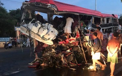 Tai nạn kinh hoàng giữa xe tải và xe khách ở Gia Lai, ít nhất 10 người chết
