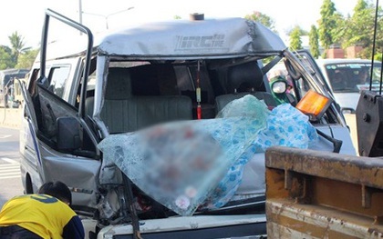 Quảng Nam: 1 người tử vong tại chỗ sau cú va chạm kinh hoàng giữa xe khách và xe tải