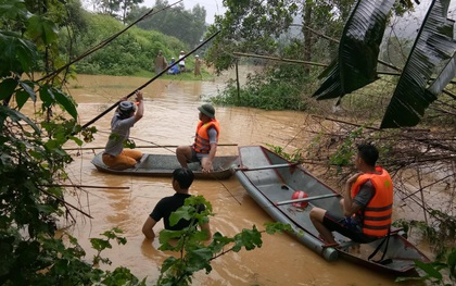 Mưa lớn tại Hà Tĩnh, cụ ông 70 tuổi bị sẩy chân rơi xuống khe suối mất tích