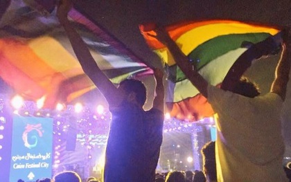 Vẫy cờ cầu vồng trong buổi diễn ca nhạc, 7 thanh niên bị cảnh sát bắt giữ