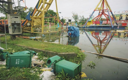 Chùm ảnh: Bãi tắm Cửa Lò tan hoang, thiệt hại nặng nề sau bão số 2