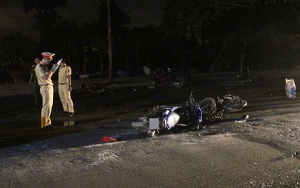 Hai xe máy tông trực diện giữa khuya ở Sài Gòn, 1 người chết, 3 người bị thương