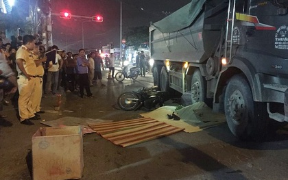 TP. HCM: Vợ gào khóc thảm thiết bên thi thể chồng dưới bánh xe ben