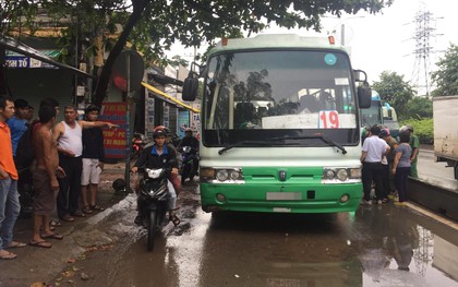 Bình Dương: Hung thần xe buýt tông 2 nữ sinh thương vong trên đường phố