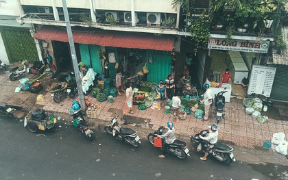 Đoàn liên ngành ngừng ra quân, vỉa hè trung tâm Sài Gòn lại thành nơi... họp chợ, đẩy người đi bộ xuống đường