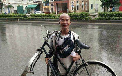 Câu chuyện phía sau bức ảnh "chú Lốp" với chiếc xe đạp hỏng ở Quảng Trị: Người đàn ông chưa bao giờ tắt nụ cười