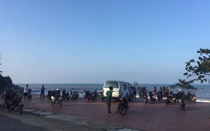 Hà Tĩnh: Đi tắm biển, hai học sinh 14 tuổi bị sóng cuốn trôi mất tích