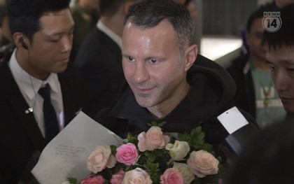 Clip: Ryan Giggs trong vòng tay cổ động viên Việt Nam