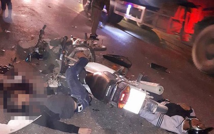 Hà Nội: Sau tiếng động cực mạnh, người dân sợ hãi phát hiện hai nam thanh niên tử vong bên hai chiếc xe máy nát vụn