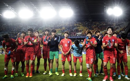Đàn em Ronaldo loại chủ nhà Hàn Quốc khỏi World Cup