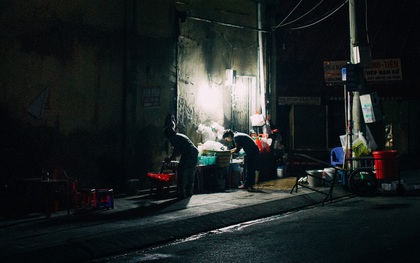 Chùm ảnh: Người Sài Gòn và thói quen uống cafe "cóc" từ lúc mặt trời chưa ló dạng cho đến chiều tà