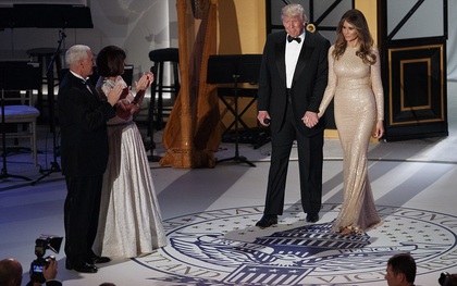 Bà Melania Trump xinh đẹp nổi bật trong bữa tiệc tối trước ngày chồng nhậm chức Tổng thống