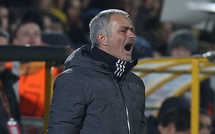 Mourinho đổ lỗi cho mặt sân sau trận hòa Rostov