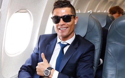 Ronaldo cười tự tin, bay sang Đức chuẩn bị đấu Bayern