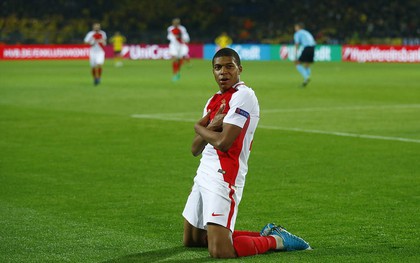 Sau vụ xe bus bị đánh bom, Dortmund rượt đuổi tỷ số với Monaco