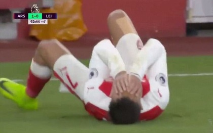 Alexis Sanchez tái hiện pha ăn vạ thô thiển của huyền thoại Brazil