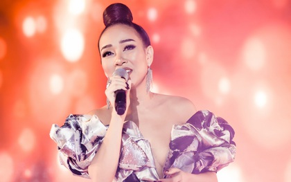 Thảo Trang là ca sĩ duy nhất biểu diễn trong buổi chào mừng tại Hội nghị thượng đỉnh APEC