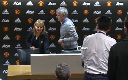 Mourinho kết thúc họp báo sau 6 giây: "Tốt, tạm biệt các anh!"
