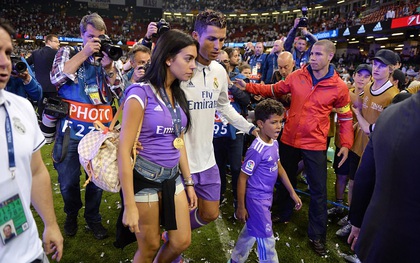 Con trai Ronaldo khoe kỹ thuật "đỉnh", ghi bàn đẹp mắt ở Bernabeu