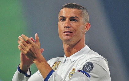 Phía sau mái tóc húi cua là một Ronaldo "nói lời phải giữ lấy lời"