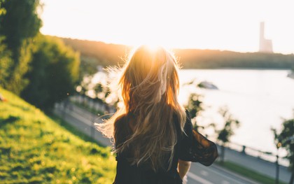 Tuổi xuân con gái ngắn lắm, đừng dốc lòng “đầu tư” vào người không xứng đáng