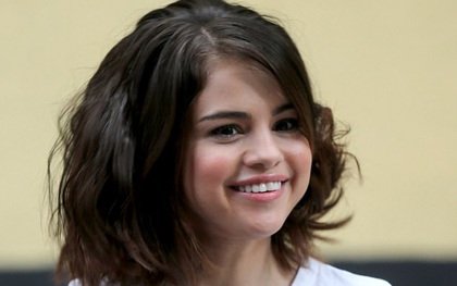 10 năm rồi, Selena Gomez vẫn không chịu già mà cứ trẻ mãi như thời công chúa Disney!