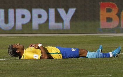 Neymar và đồng đội tuyển Brazil phải thở oxy sau trận hòa Bolivia