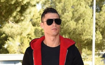 Ronaldo sành điệu đến dự lễ trao giải The Best