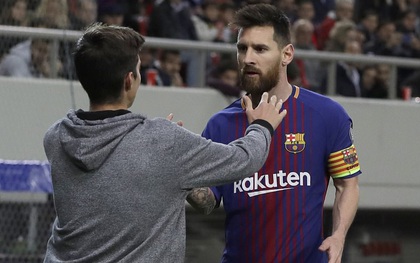 Barca bị cầm chân tại Athens trong ngày Messi bị CĐV “quây bắt” trên sân