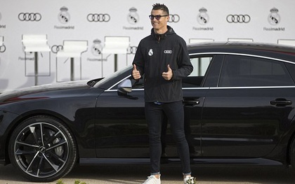Ronaldo khoe xe sang Audi 4,5 tỷ đồng mới được tặng