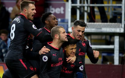 Arsenal vào Top 4 nhờ quả sút phạt đền của Sanchez phút 92