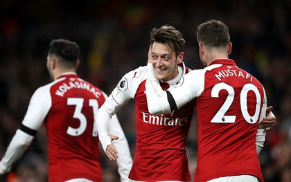 Ozil và Sanchez nổ súng, Arsenal thắng tưng bừng "5 sao"