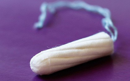 Biết điều này, dù nam hay nữ ai ra ngoài cũng sẽ mang theo chiếc băng vệ sinh tampon bên mình