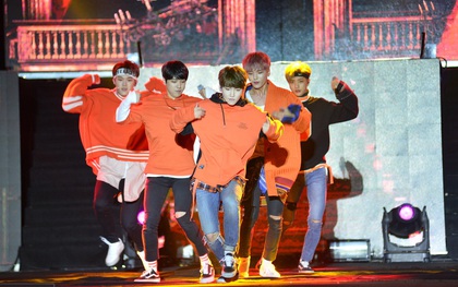 MBC Music K-Plus Concert: Khán giả đông hơn hẳn đêm diễn đầu, dàn sao Hàn hát nhảy cực sung