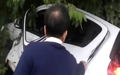 Nam Định: Ô tô biến dạng bên đường sau khi bị tàu hỏa tông