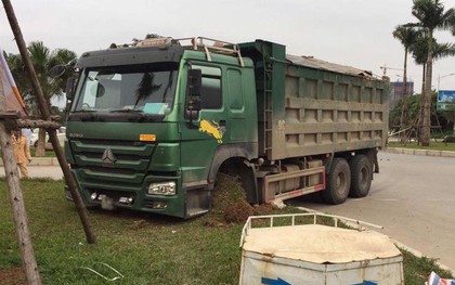 Hưng Yên: Xe máy bị cuốn vào gầm xe tải, nạn nhân thiệt mạng tại chỗ