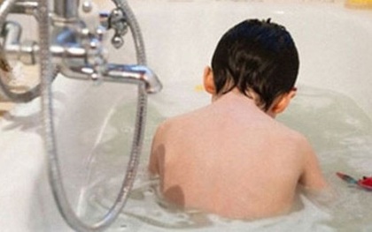 Bé gái 8 tuổi bị đuối nước trong bồn tắm đã tử vong