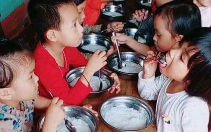 Phụ huynh bức xúc trước việc trường Mầm non cho trẻ ăn bún luộc nước sôi