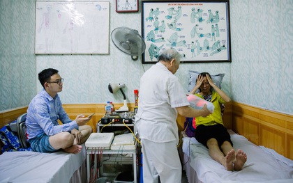 Người thầy thuốc già 25 năm thầm lặng khám bệnh miễn phí cho người nghèo ở Hà Nội