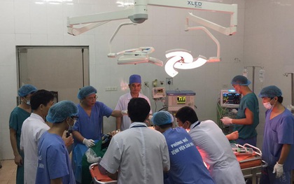 Nghệ An: Bảo vệ bệnh viện bị người nhà bệnh nhân dùng dao đâm đã tử vong